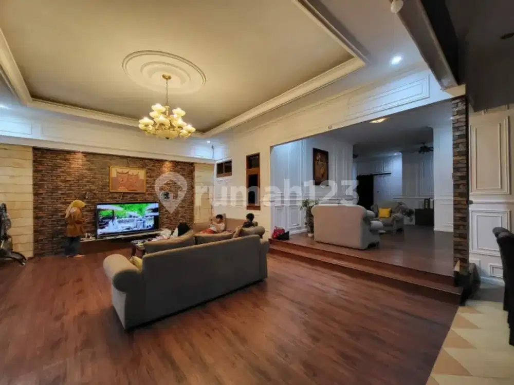 Rumah Lux 2 Lantai Full Furnished di Sayap Sarijadi Bandung