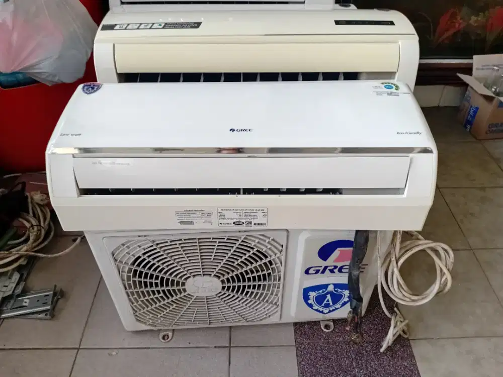 Ac merk Gree 1/2 pk low watt, ori semua. Hrg 1.7 jt. Unit saja.