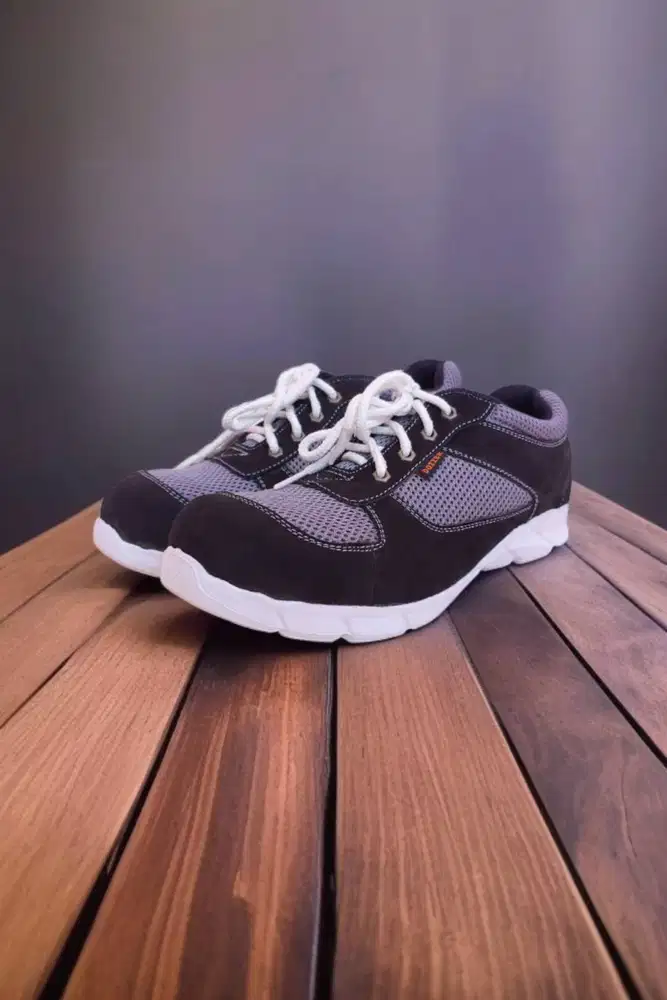 Asli Sepatu safety proyek Rengasdengklok