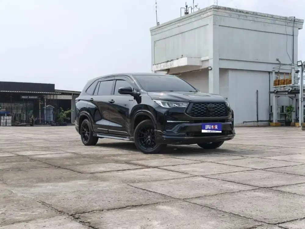 Toyota Innova Zenix V CVT 2.0 AT Hybrid Modellista 2023 Hitam KM 41RB
