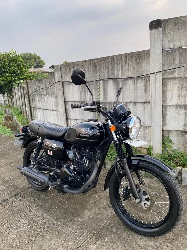W175 SE Black Style
