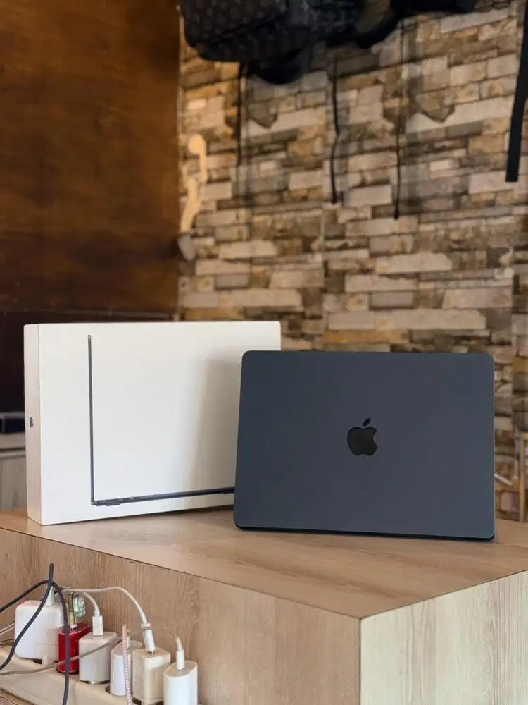 MACBOOK AIR M2 8/256GB