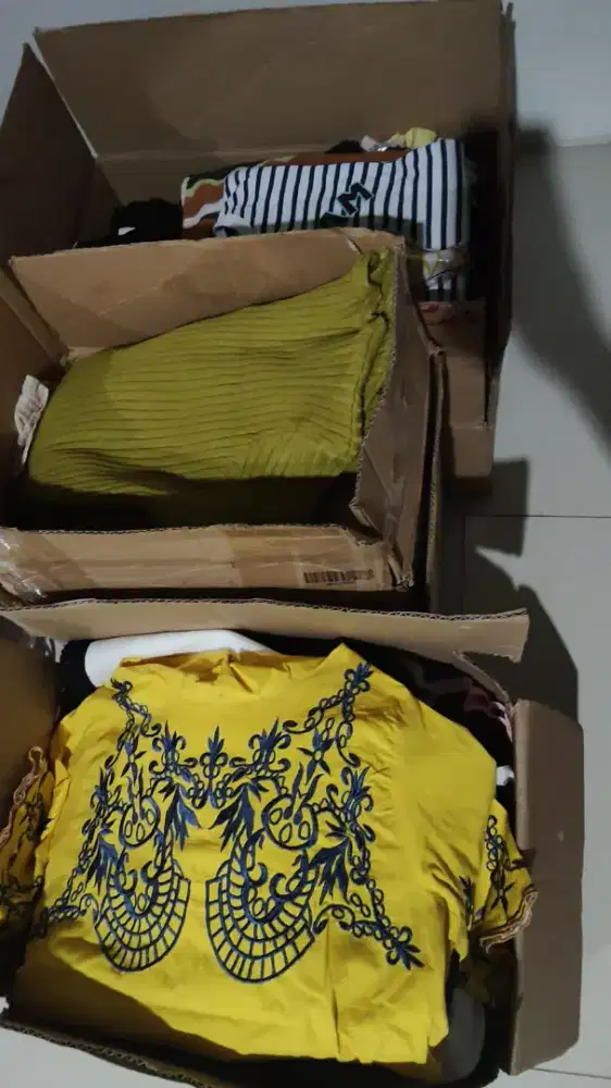 Baju preloved atasan ,dress juga ada ..kondisi bagus