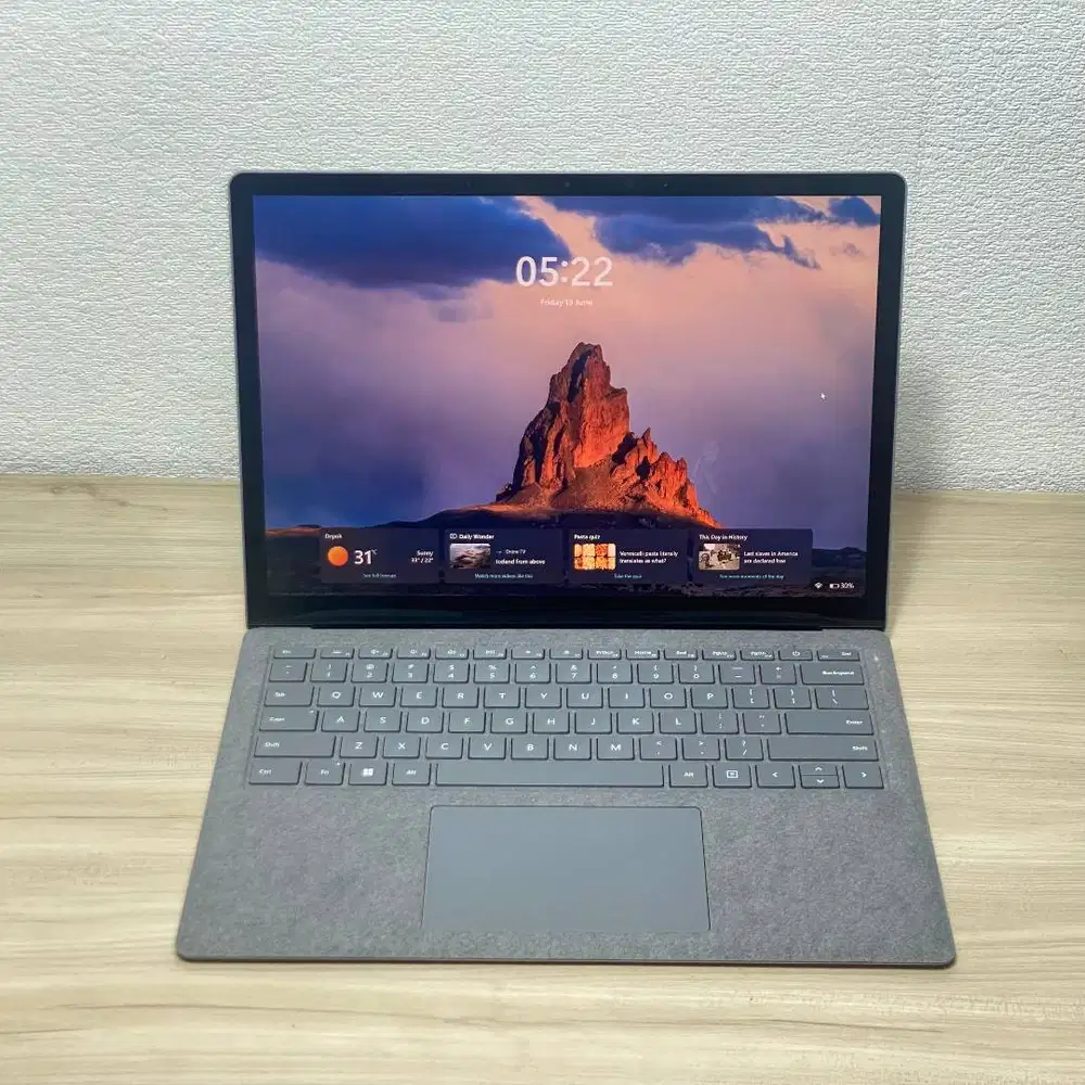 Microsoft Surface Laptop 4 – Premium, Tipis, Kencang!