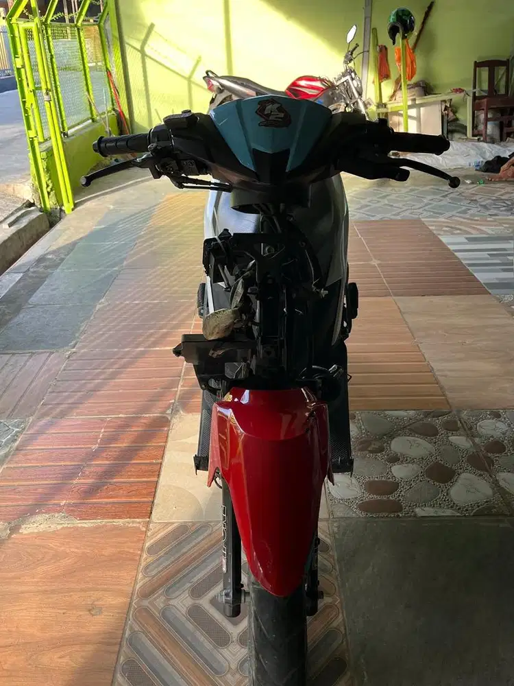 vario 2025 merah -hitam