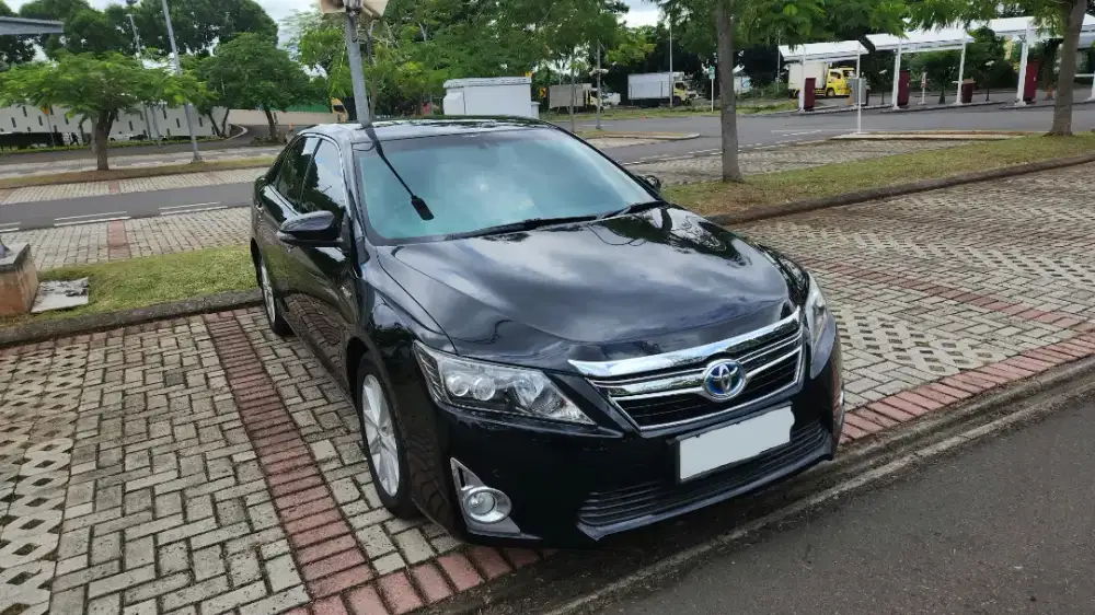 DIJUAL TOYOTA CAMRY HYBRID 2014 LOW KM