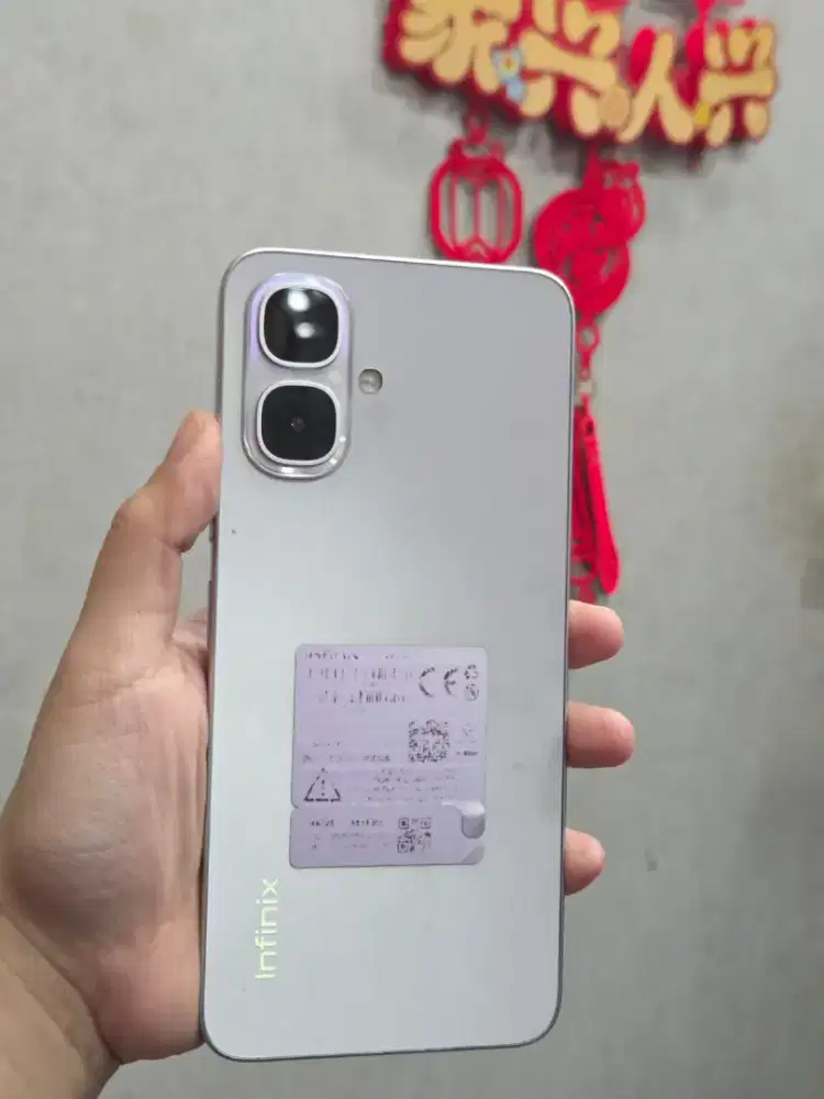 Second Infinix Smart 10 4+4/64GB hrg 1400 nett