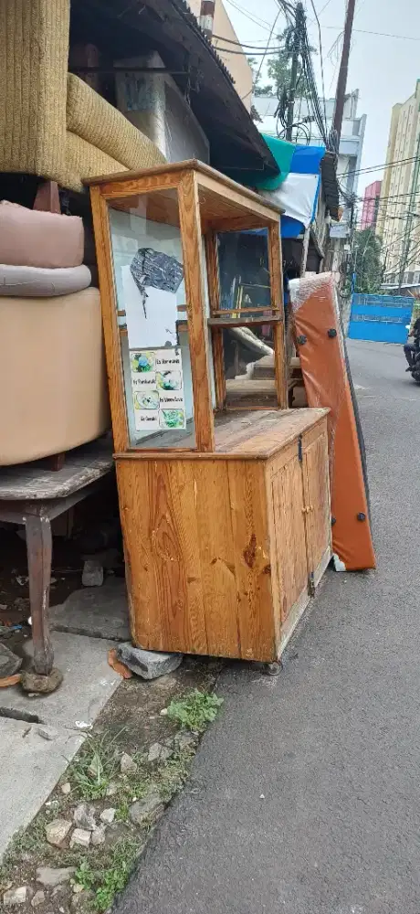 Gerobak grobak jualan dagang makananan kayu ada roda