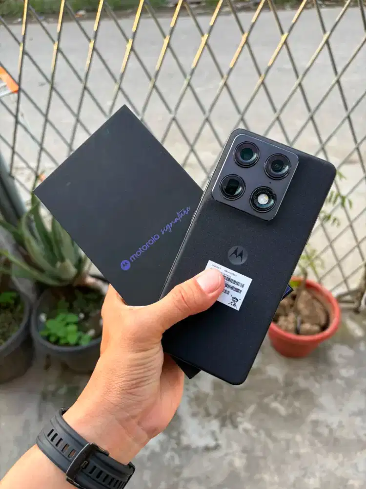 Motorola Singature 5G 12/256 BOSE Garansi Resmi Maret 2028