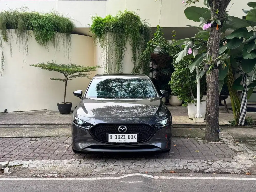 Mazda 3 Hatchback 2.0 AT 2023  Machine Grey – KM 6500  OTR 2024