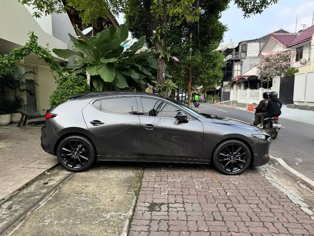 Mazda 3 Hatchback 2.0 AT 2023  Machine Grey – KM 6500  OTR 2024