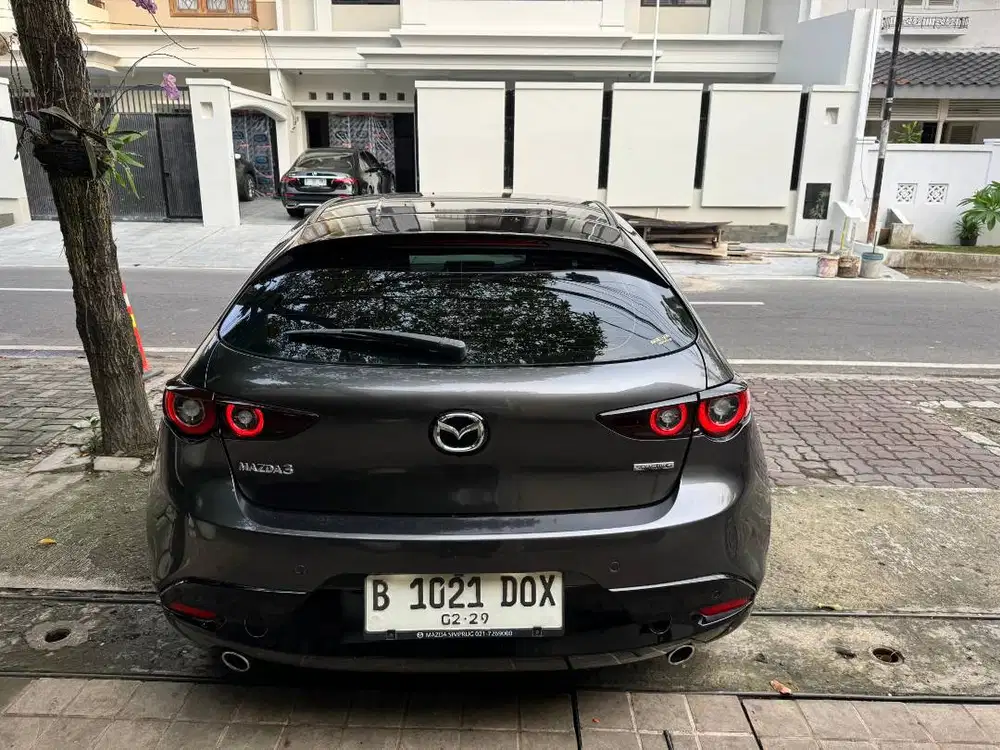 Mazda 3 Hatchback 2.0 AT 2023  Machine Grey – KM 6500  OTR 2024