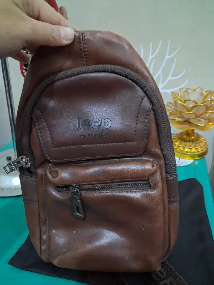 Tas selempang branded
Jeep warna coklat
Limited edition
Barang terawat