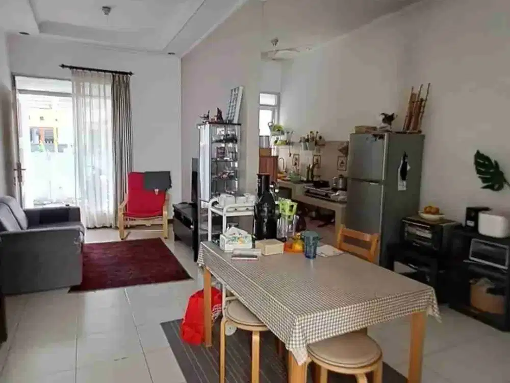 rumah terawat luas 105m di komplek kiarasari asri buahbatu