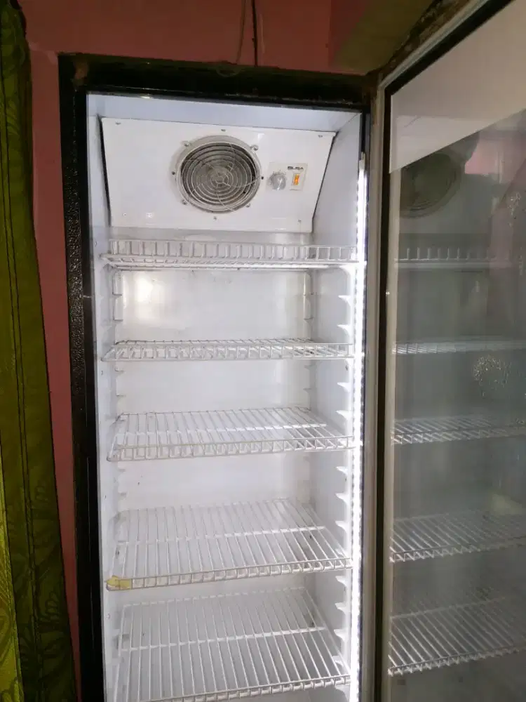Showcase Pendingin Minuman Bekas Terawat Siap Pakai