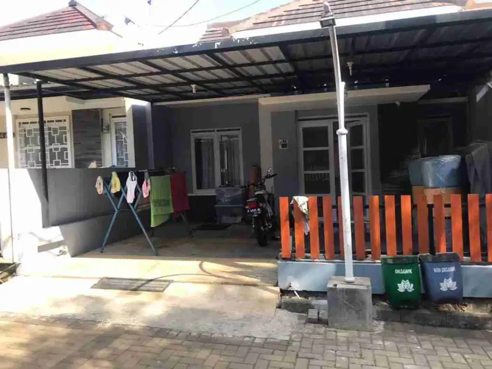 Rumah minimalis terawat dalam komplek di Padasuka