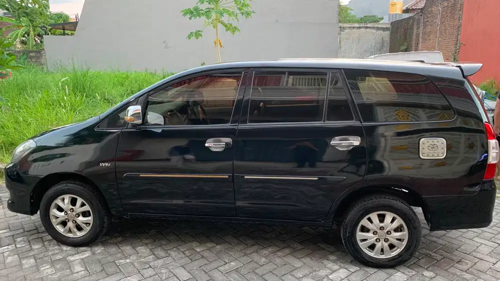 Toyota Kijang Innova 2010 Bensin