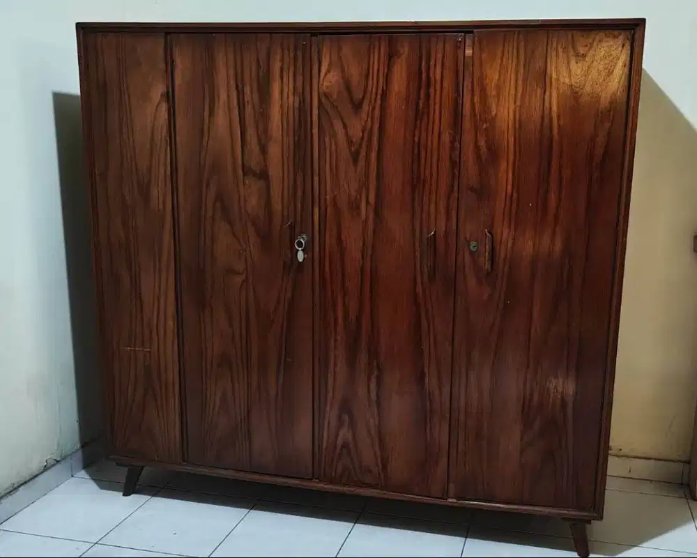 Lemari Pakaian Jati 3 Pintu