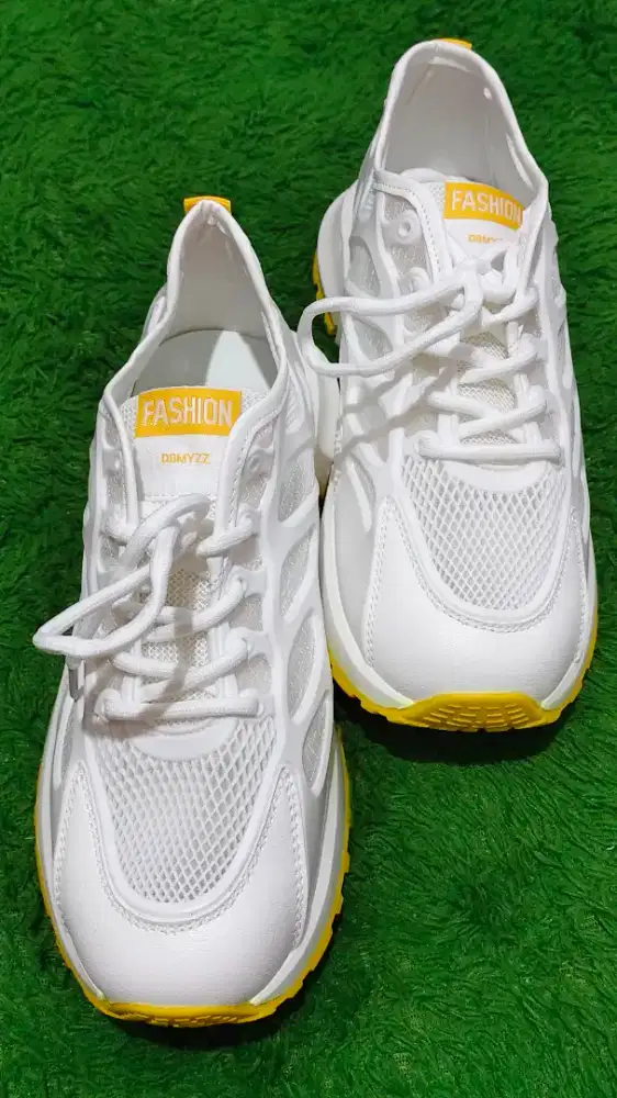 Sepatu Sneaker Fashion White & Yellow size 38
