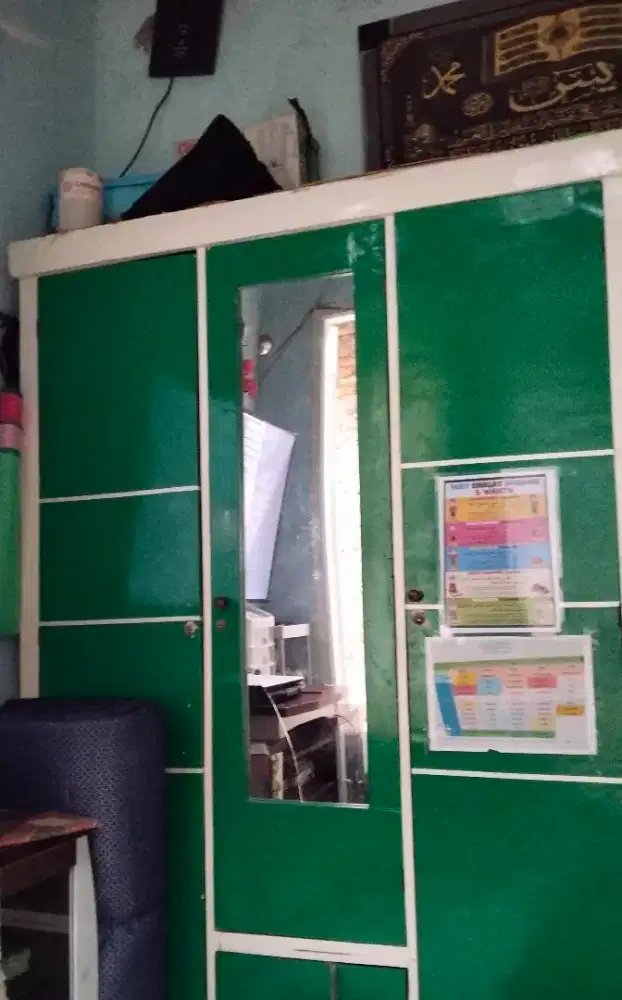 Lemari pakaian 3 pintu