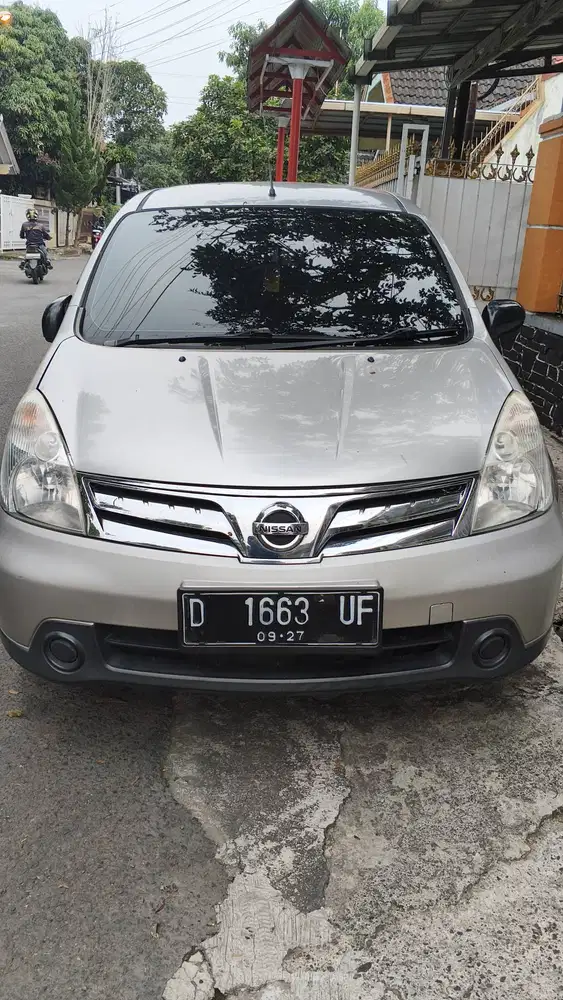 Dijual Nissan Grand livina lv 2012 Automatic Surat surat lengkap ada f