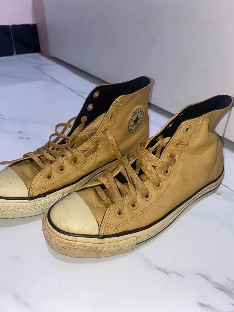 sepatu converse kulit coklat