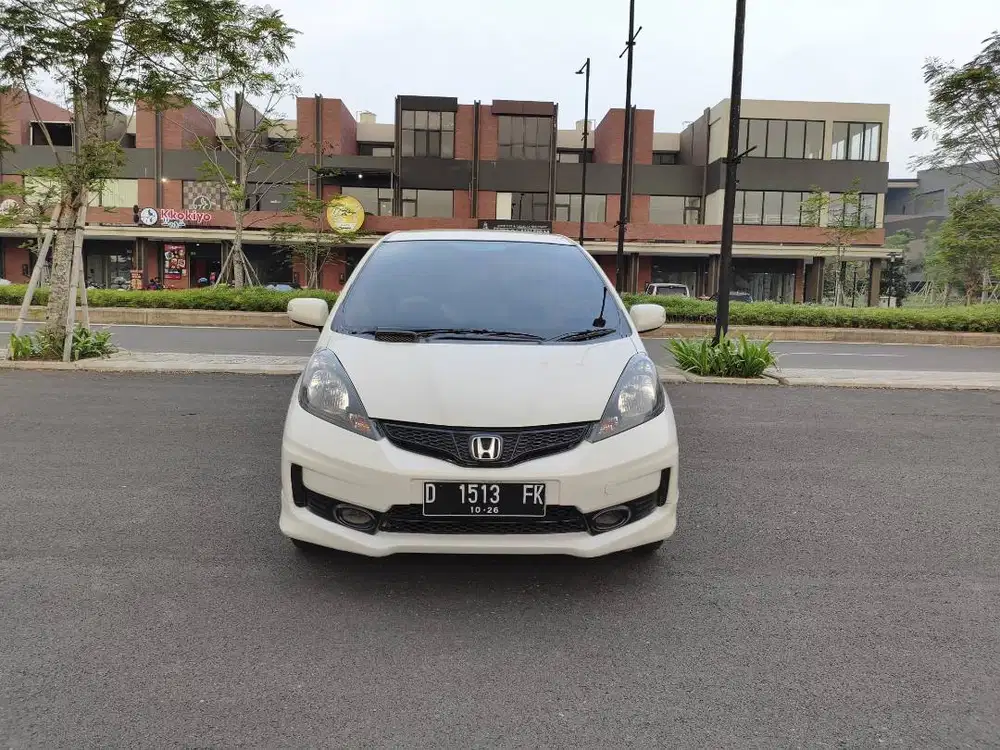 Honda jazz RS matic 2012 putih