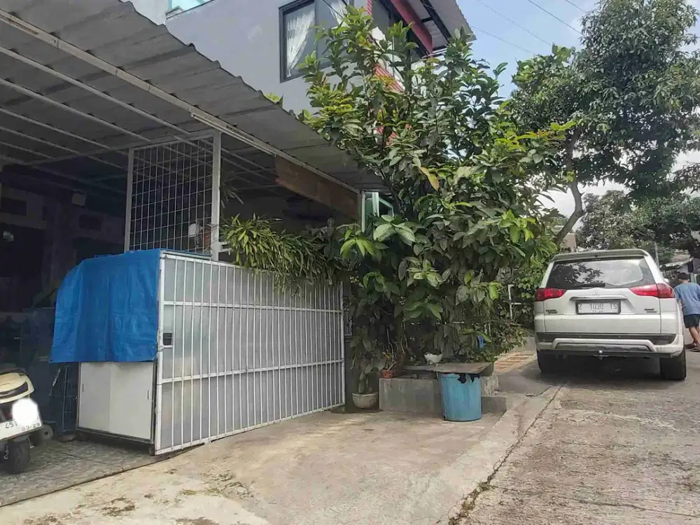 Rumah terawat di Manglayang Regency