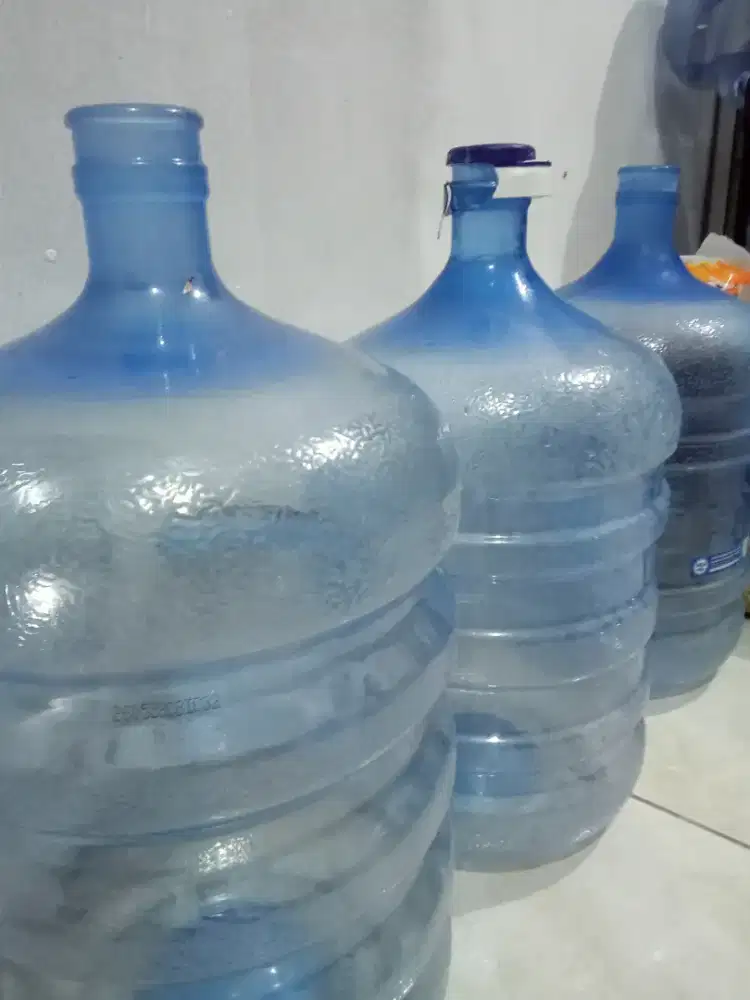 Galon asli AQUA