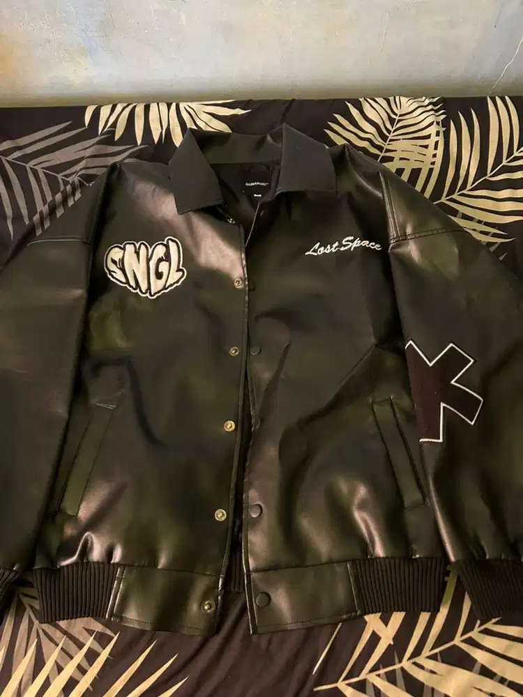 Jaket Varsity Kulit