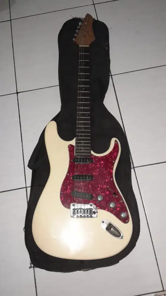 Gitar elektrik stratocaster neck original road cruiser body sammick