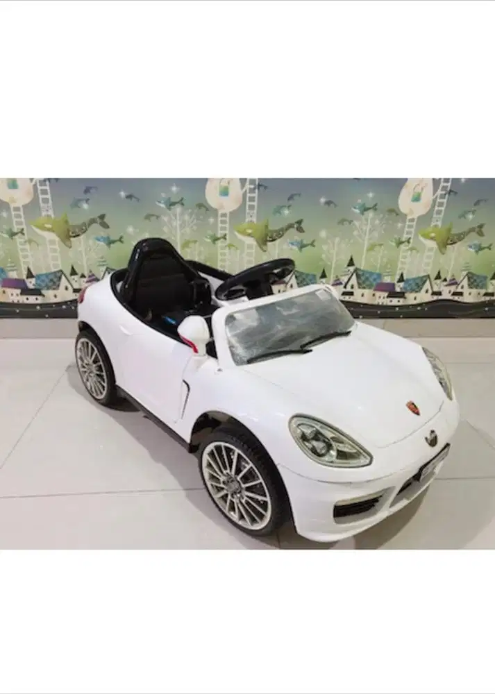 Mainan mobil remote