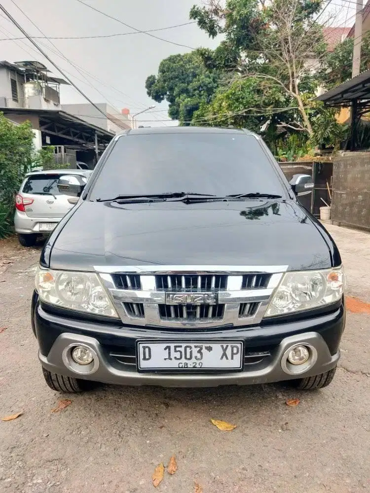 ISUZU PANTHER GRAND TOURING TURBO MANUAL 2014 HITAM