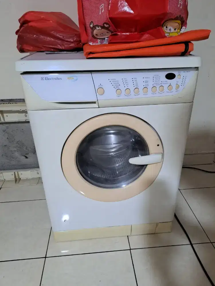 Jual 2 unit mesin cuci bekas