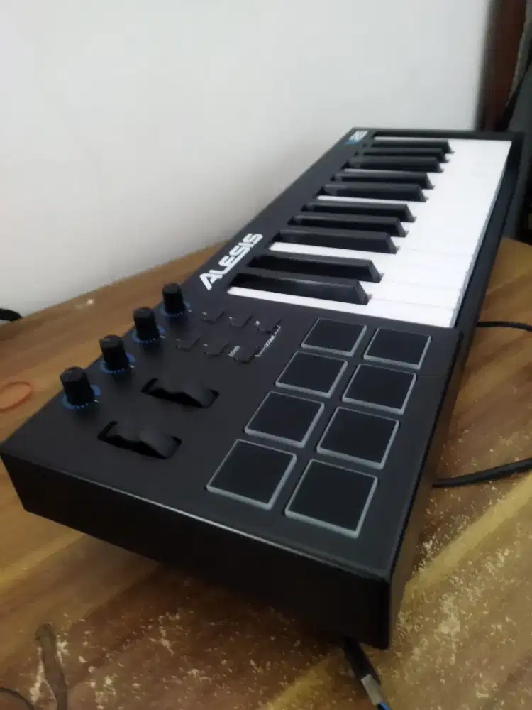 Alesis V25, MIDI controller