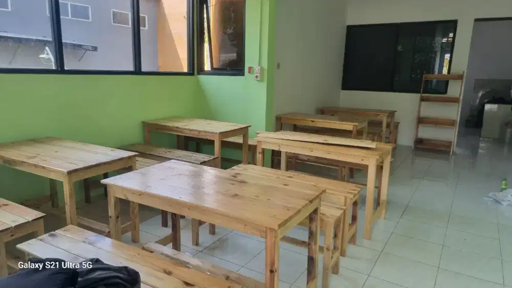 JUAL 6 SET MEJA DAN KURSI BAHAN KAYU PINUS
