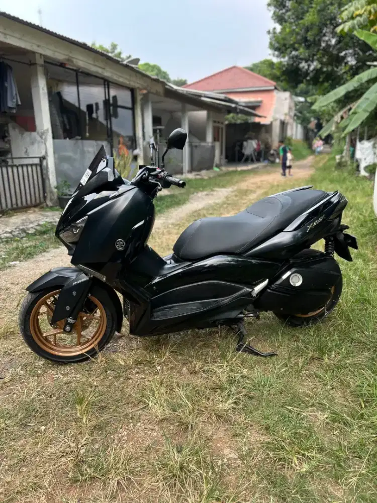 Yamaha X-Max 2022 akhir warna hitam