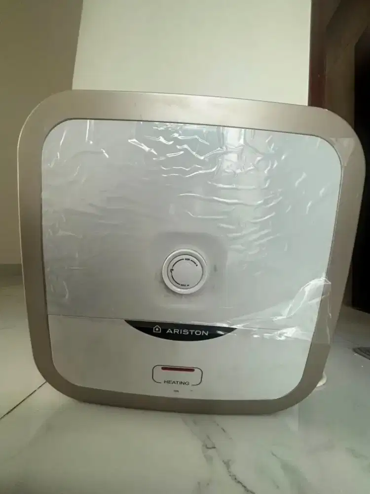 ARISTON WATER HEATER - 30L