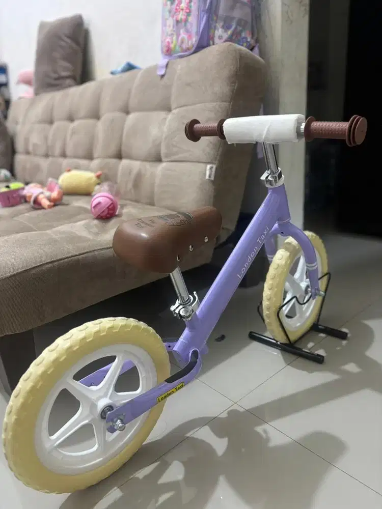 London taxi balance bike
