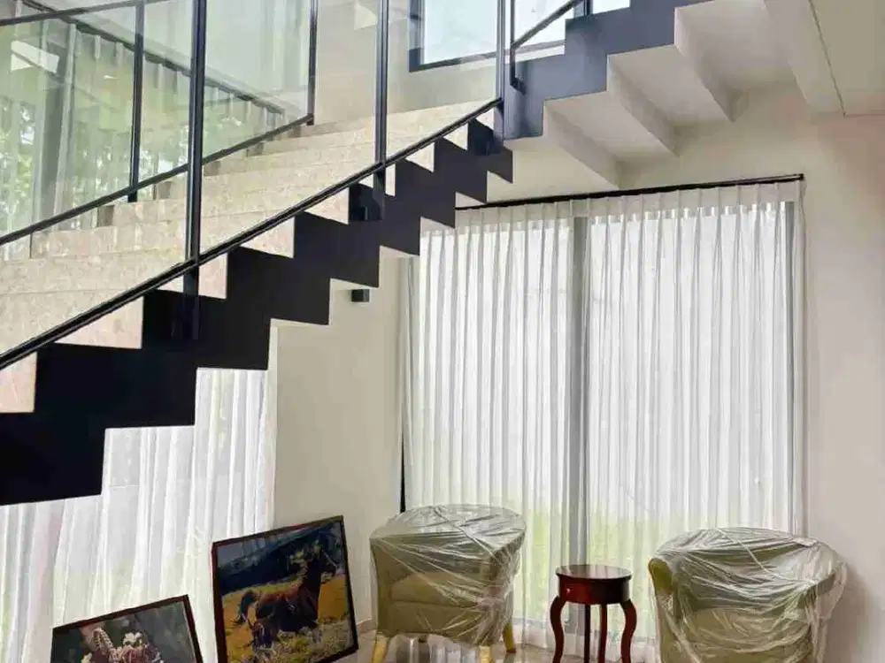 Disewakan Rumah Mewah Furnished 3 Lantai di Lyndon Nava Park BSD