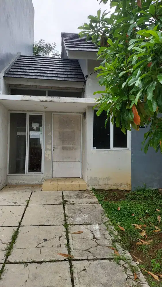 Rumah Di jual cepat. Belakang rumah taman cluster. Belakang tidak demp