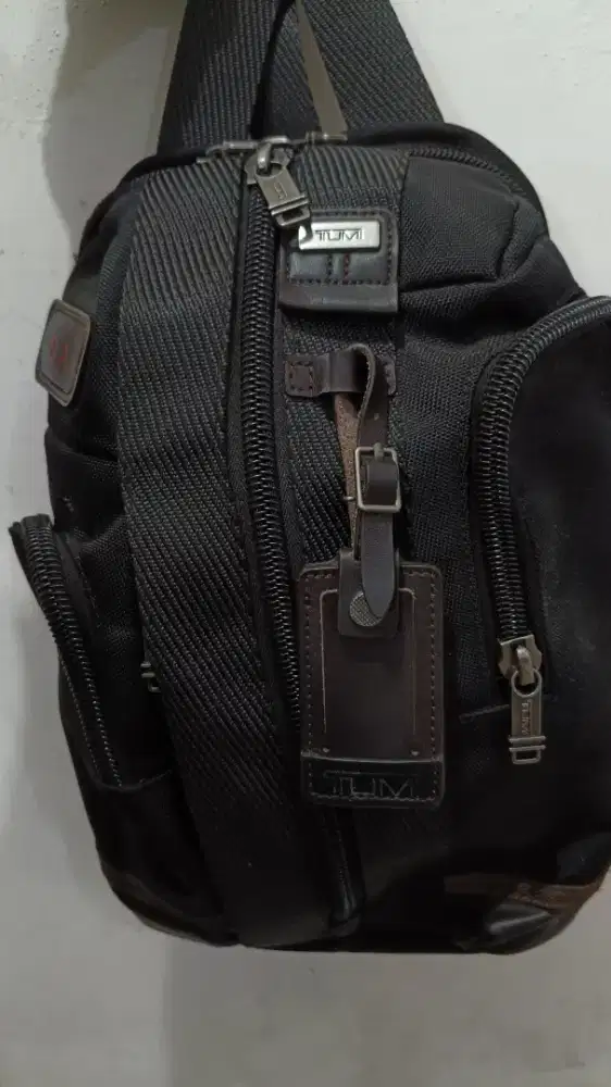 Tas selempang TUMI higgins original