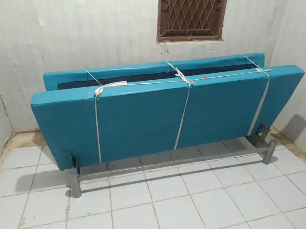 Kasur bisa jadi bangku