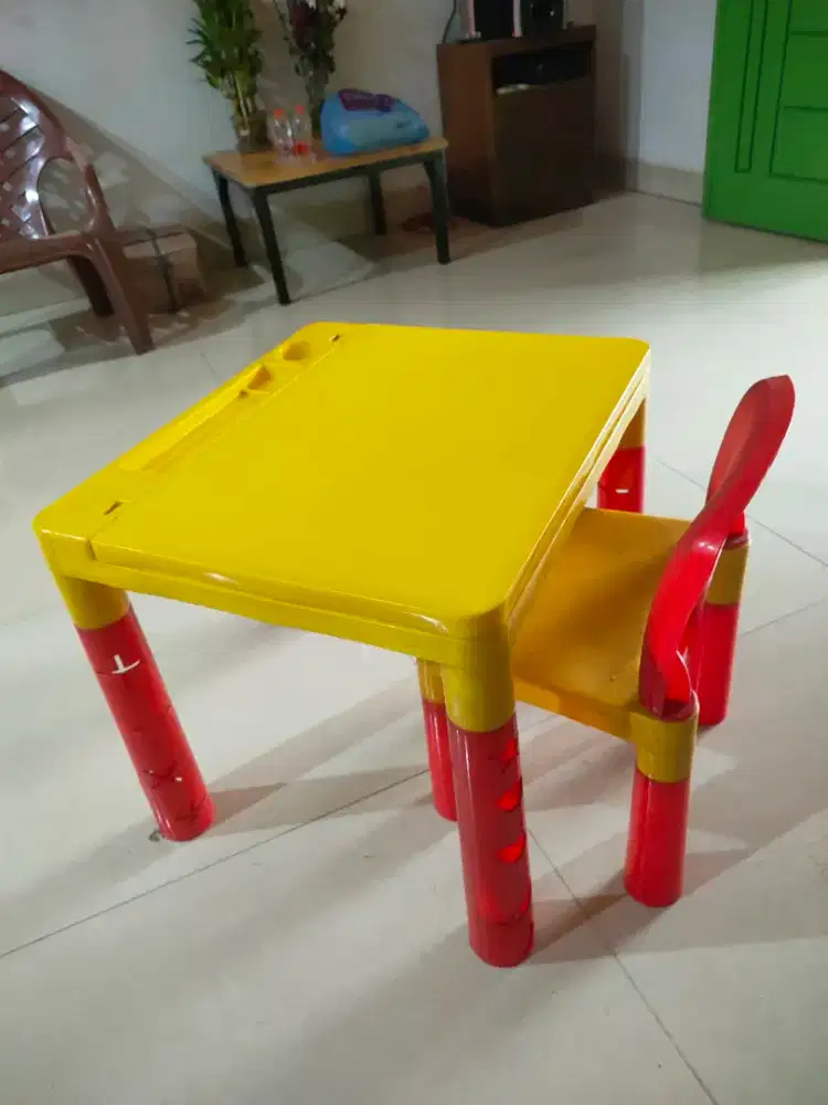 MEJA BELAJAR ANAK