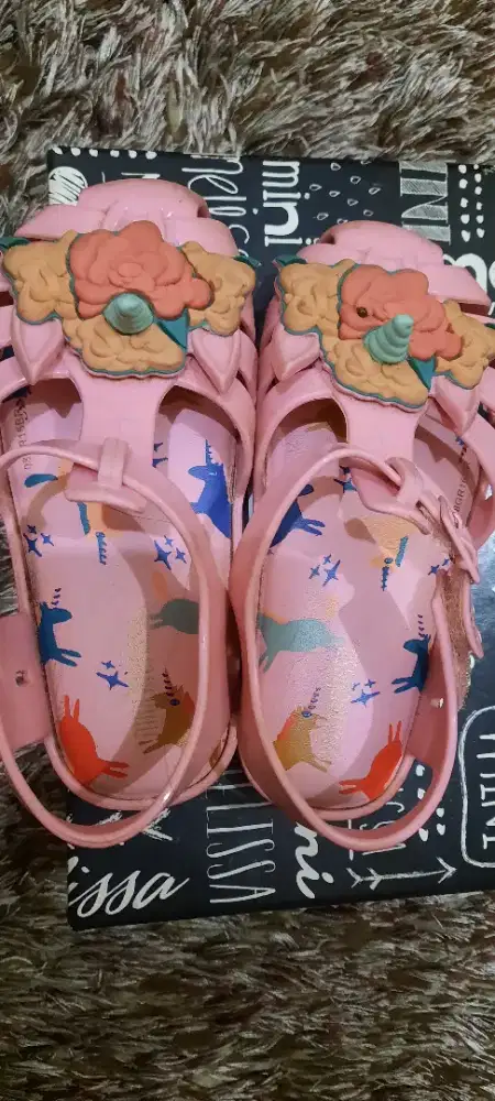 Sepatu sendal Mini Melissa