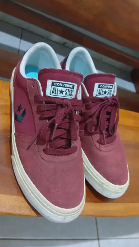 Sepatu convers dan Jimjoker