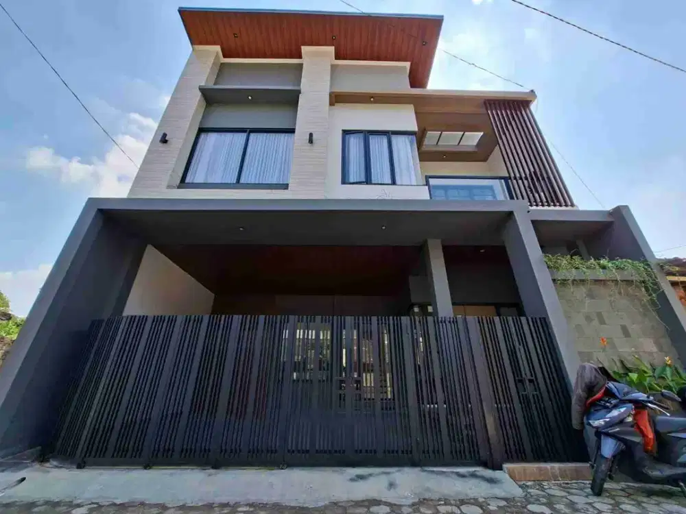 Rumah Mewah Full Furnish Kawasan Perumahan JL. Kaliurang km 6,5 Dekat UGM