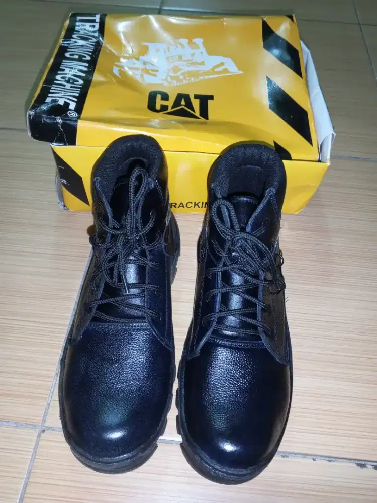 Sepatu safety Cat no.40 kondisi baru Rp.125rb net