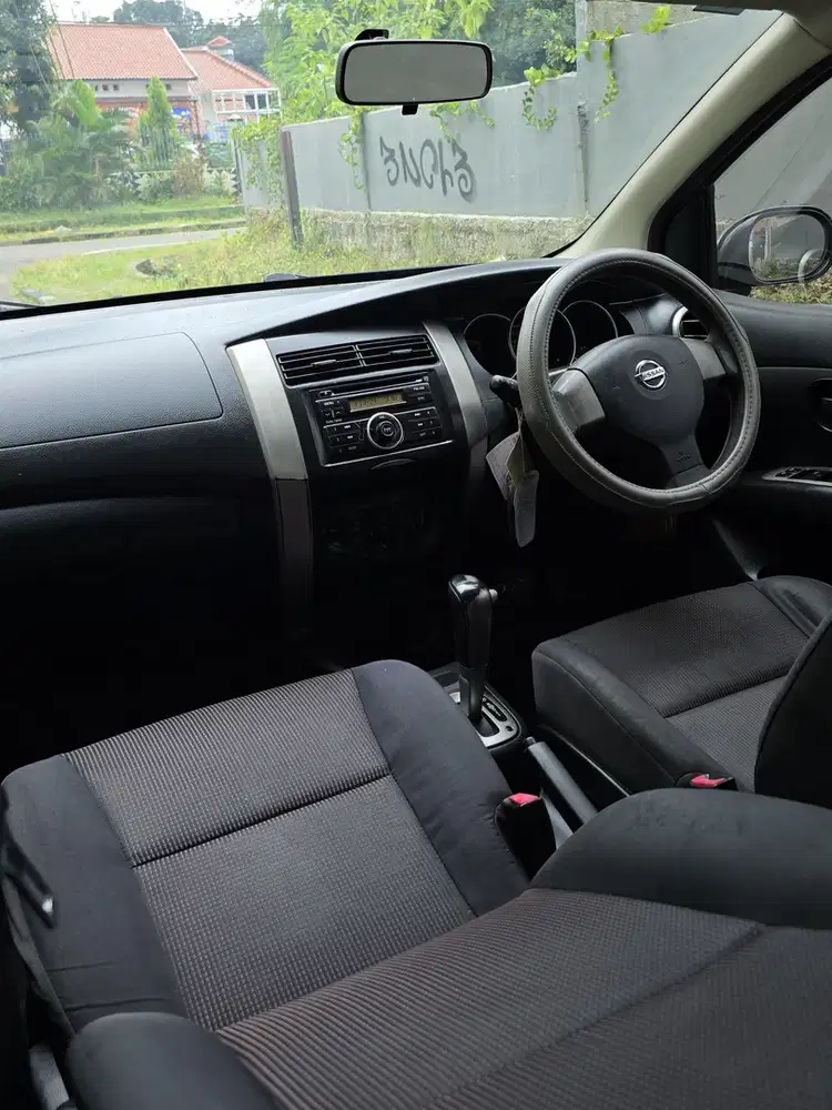 Nissan Livina 2010 Bensin