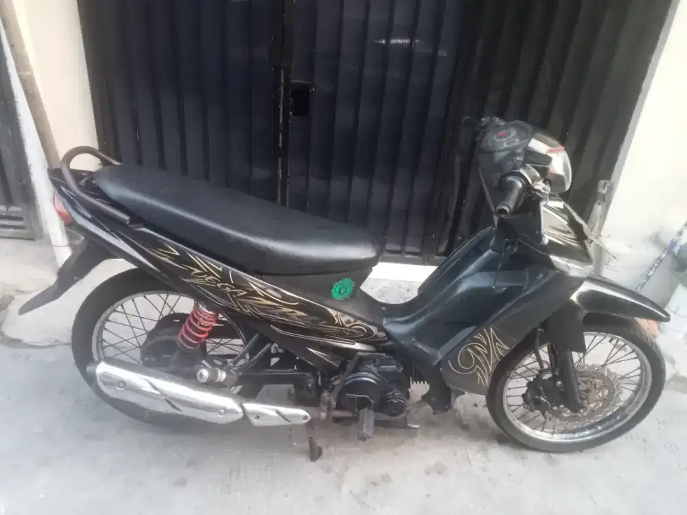 Bismillah dijual Yamaha Vega 2009 kumplit mulus gress plat b